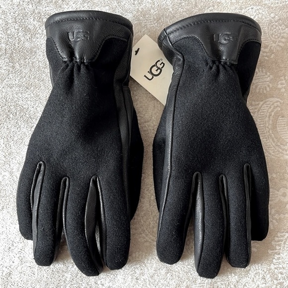 Brand New UGG Mens Wool & Genuine Leather Touchscreen Tech Gloves Faux Fur Lined - Picture 1 of 13